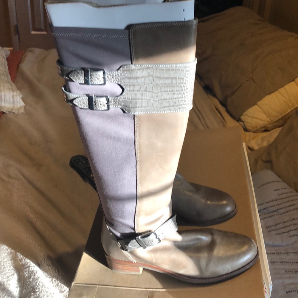 Tall mixed material boot. Versatile color.